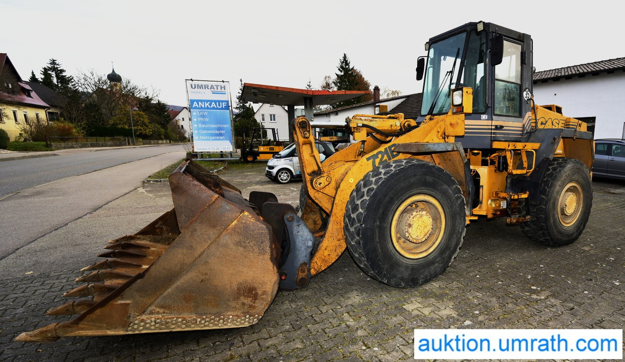 Chargeuse sur pneus CASE 721 B