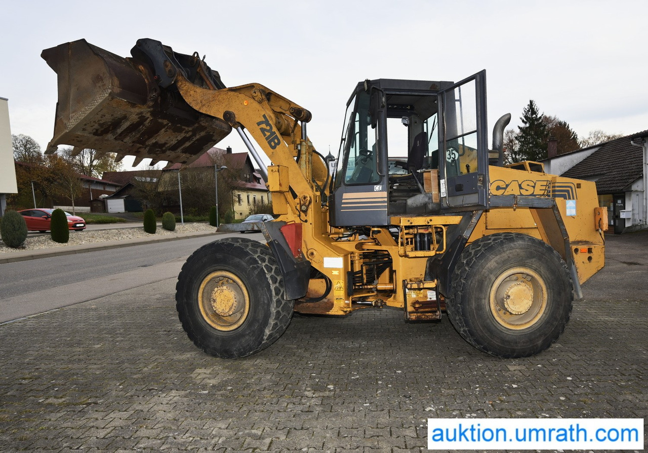 Chargeuse sur pneus CASE 721 B