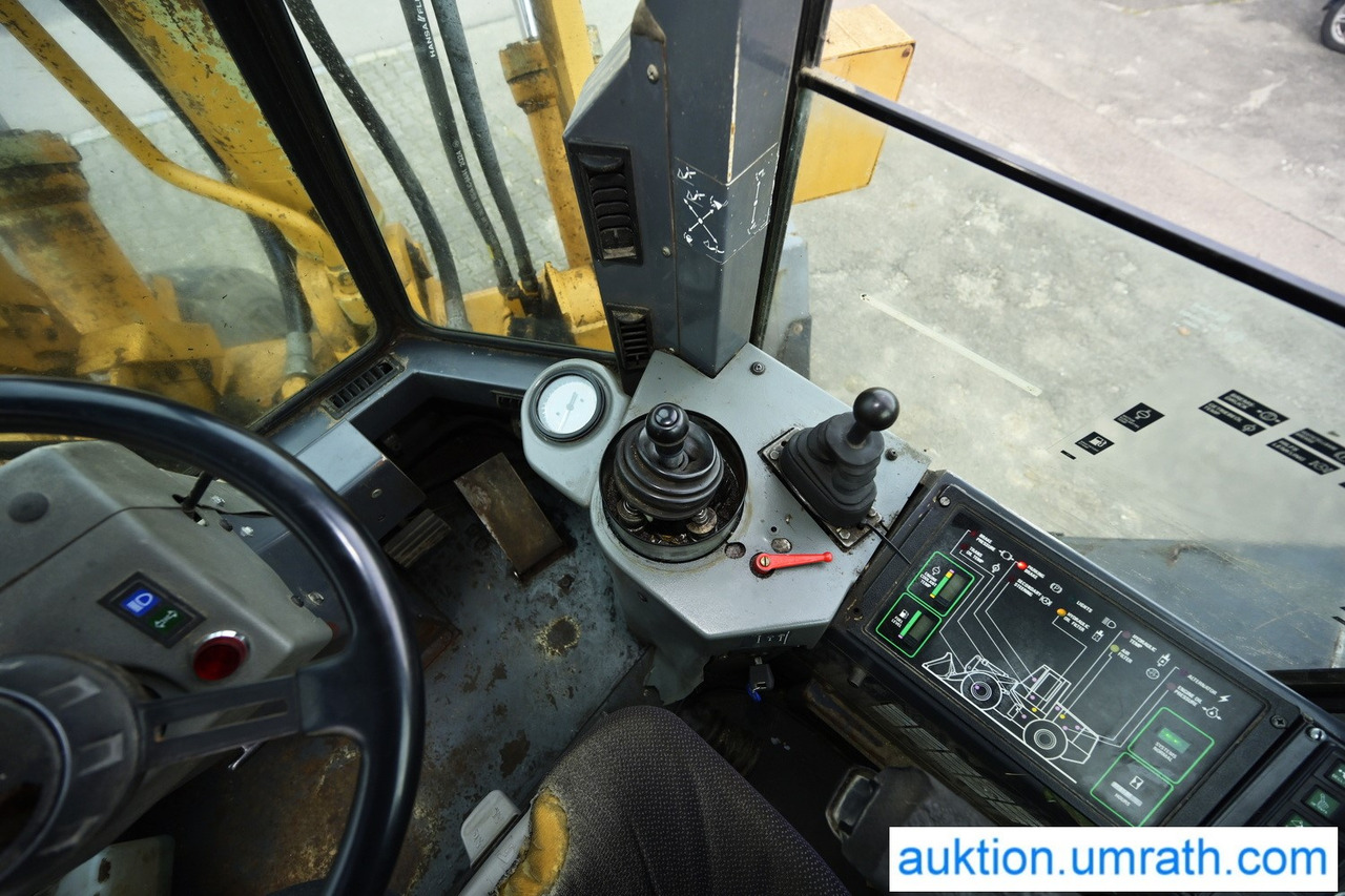 Chargeuse sur pneus CASE 721 B