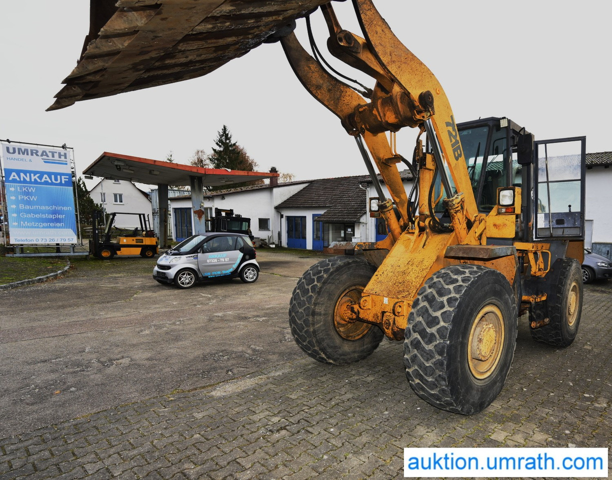 Chargeuse sur pneus CASE 721 B