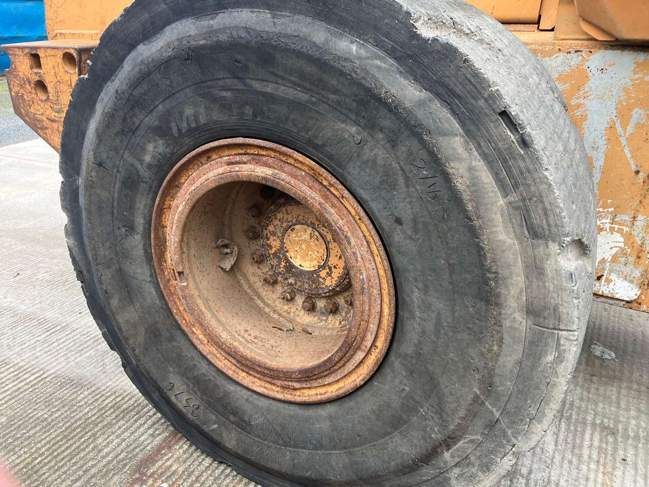 Chargeuse sur pneus CASE 821C