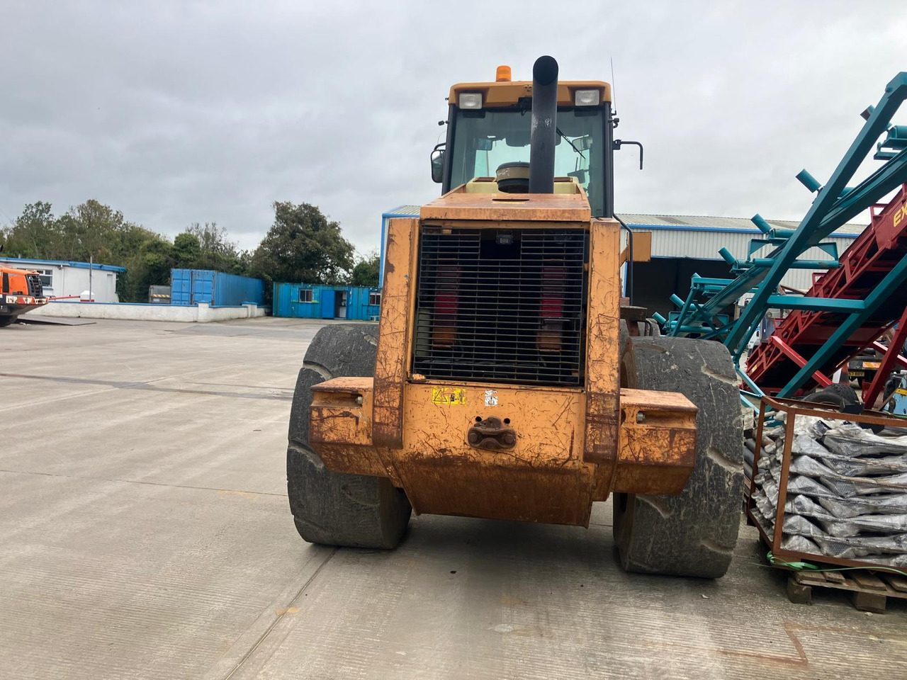 Chargeuse sur pneus CASE 821C