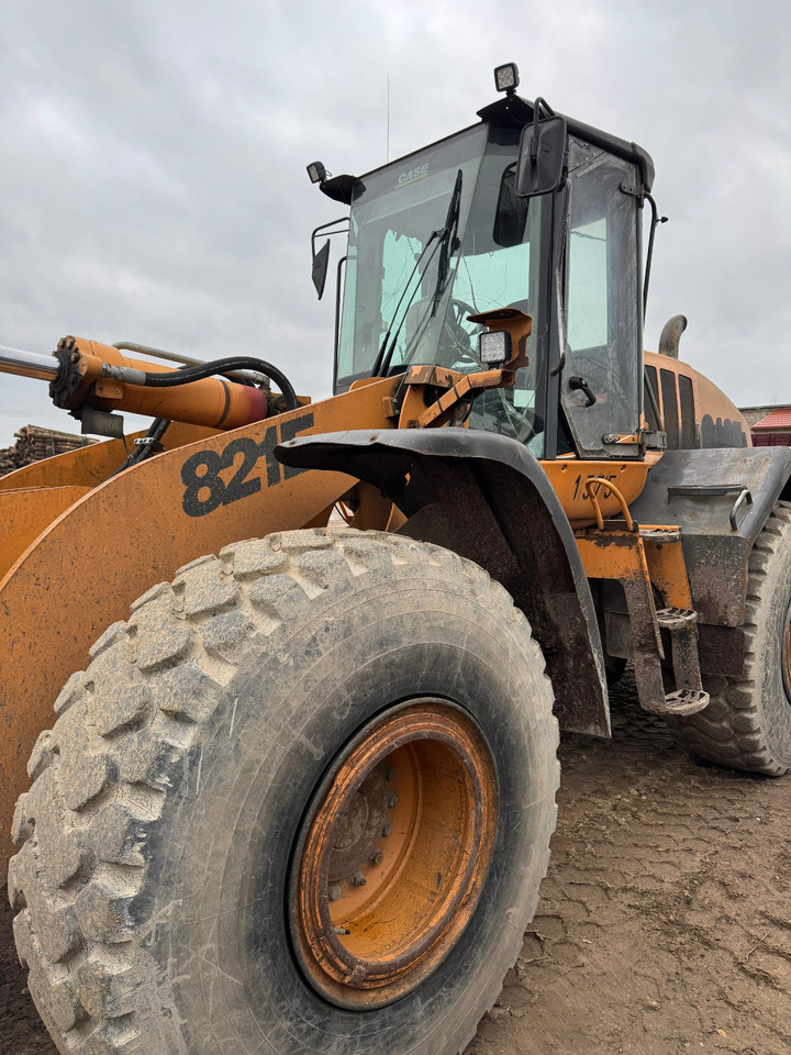 Chargeuse sur pneus CASE 821E