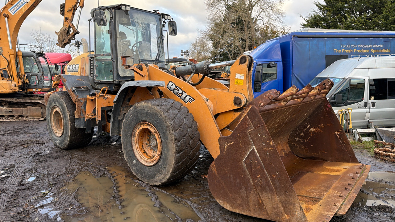 Chargeuse sur pneus CASE 821F