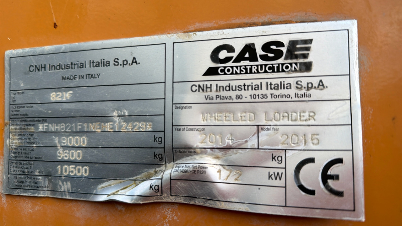 Chargeuse sur pneus CASE 821F