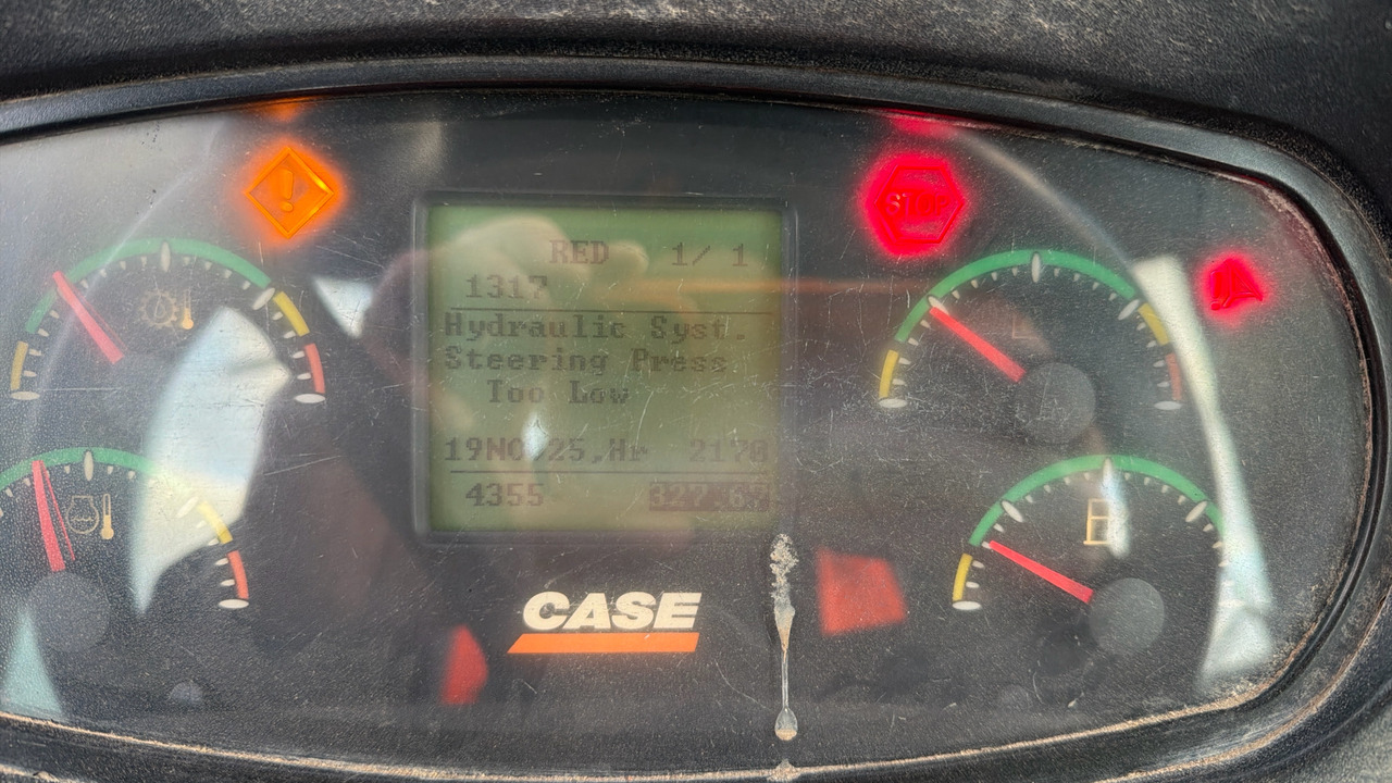 Chargeuse sur pneus CASE 821F