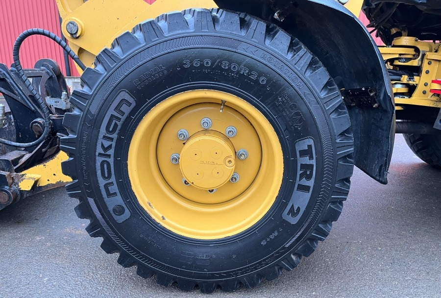 Chargeuse sur pneus CATERPILLAR 908 M