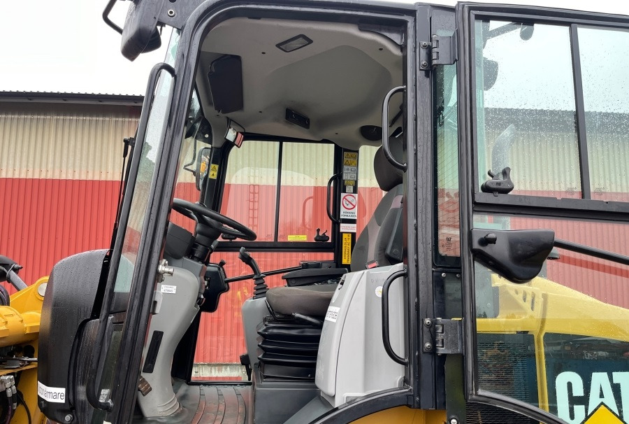 Chargeuse sur pneus CATERPILLAR 908 M