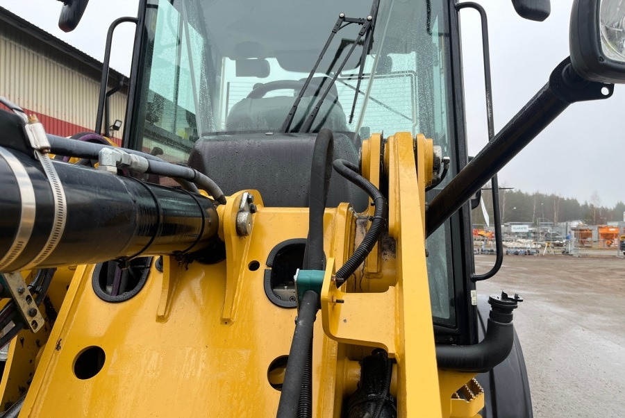 Chargeuse sur pneus CATERPILLAR 908 M