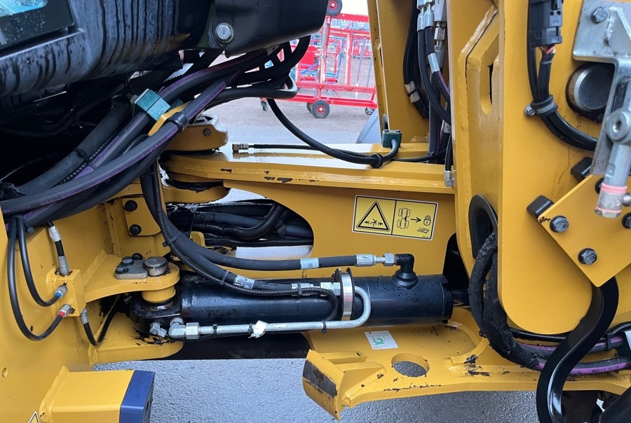 Chargeuse sur pneus CATERPILLAR 908 M