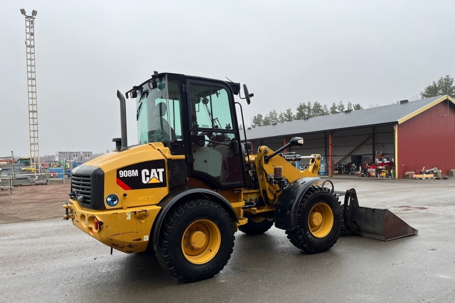 Chargeuse sur pneus CATERPILLAR 908 M