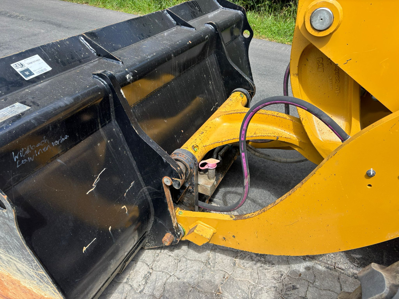 Chargeuse sur pneus CATERPILLAR 908 M