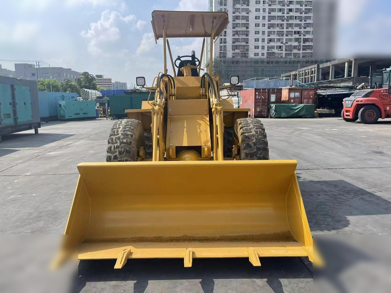 Chargeuse sur pneus CATERPILLAR 910