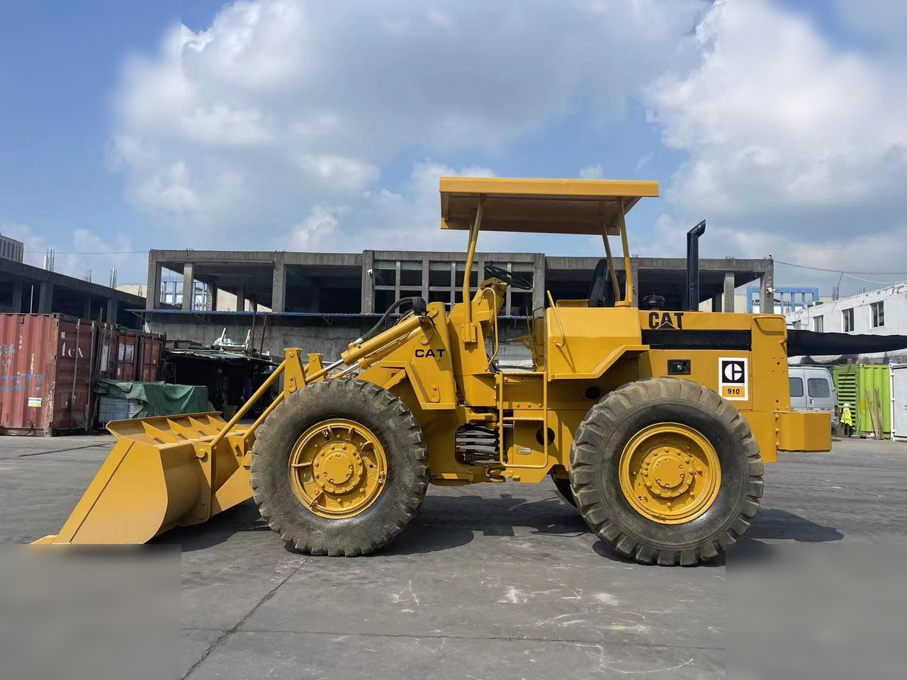 Chargeuse sur pneus CATERPILLAR 910