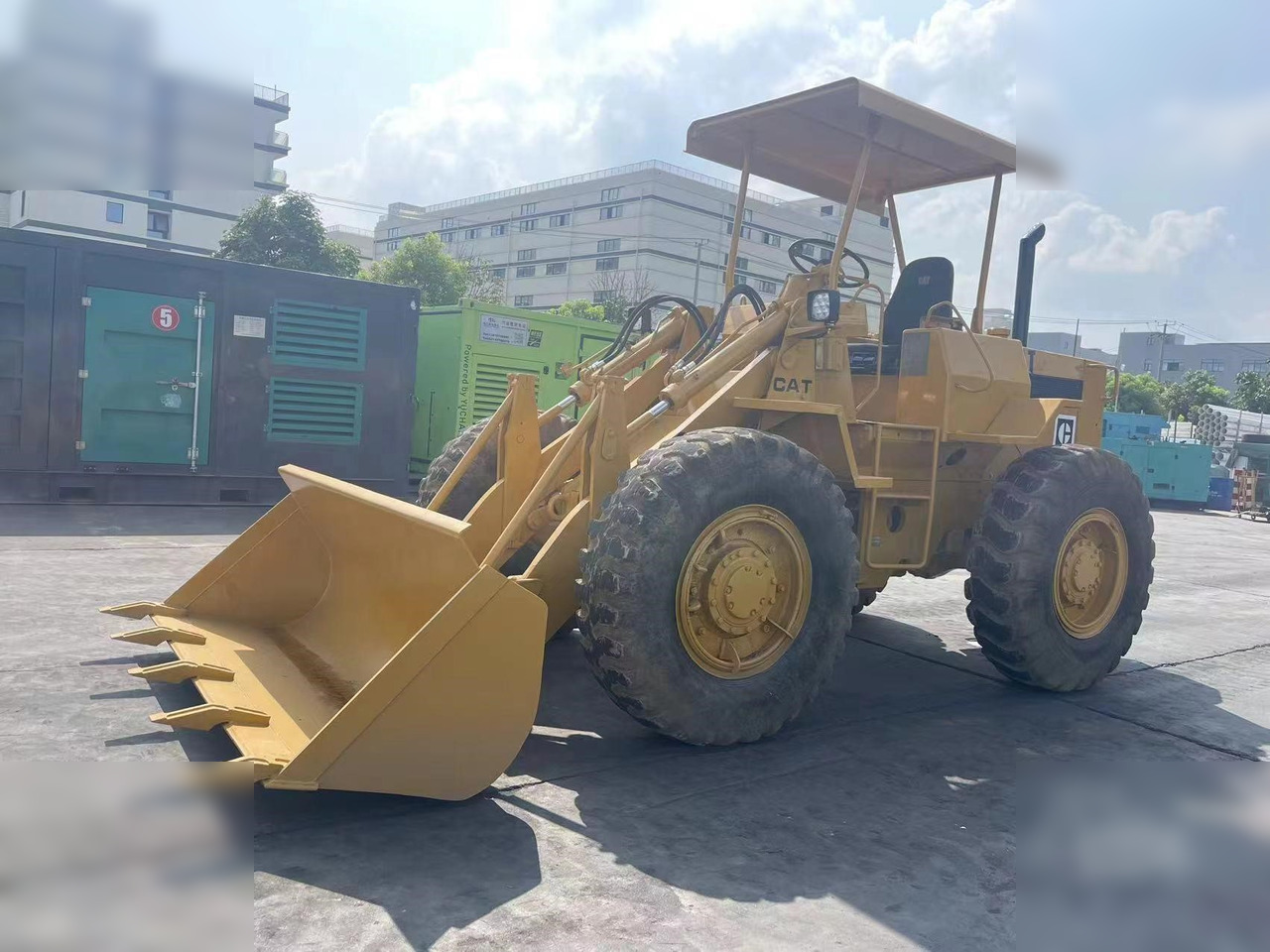 Chargeuse sur pneus CATERPILLAR 910
