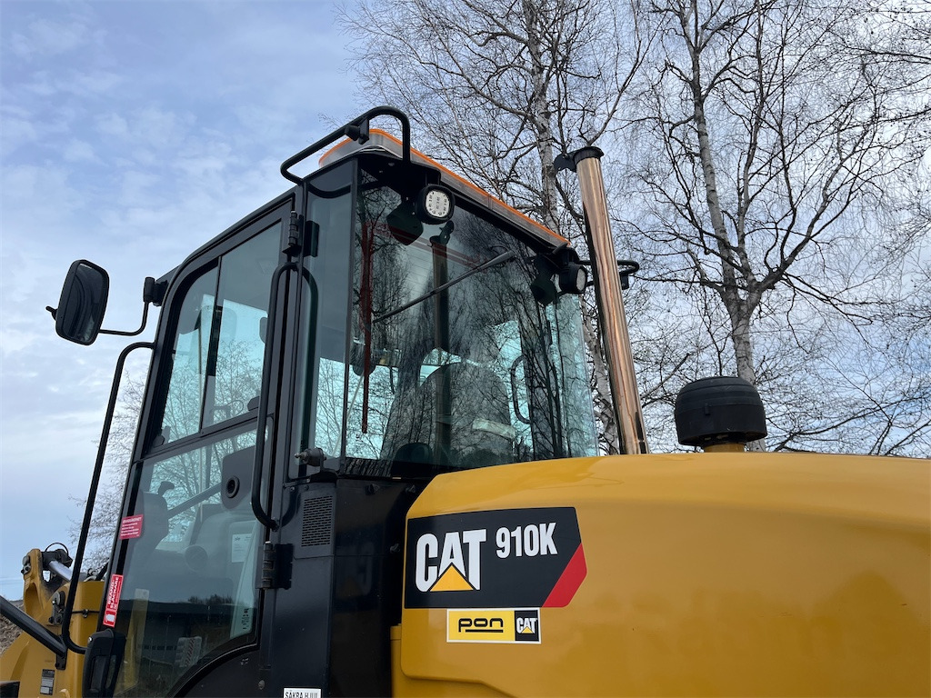 Chargeuse sur pneus CATERPILLAR 910K