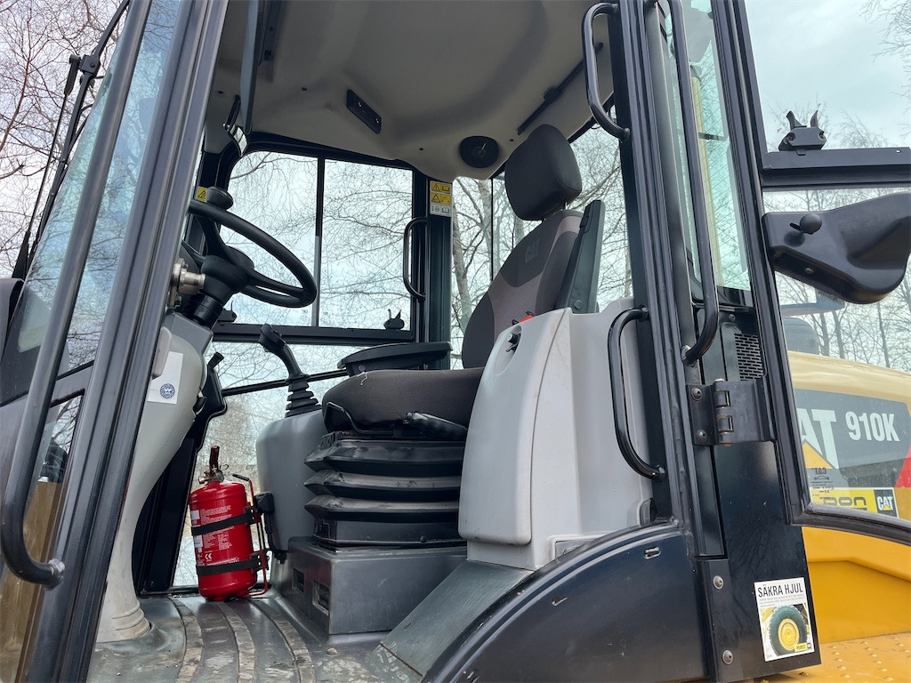 Chargeuse sur pneus CATERPILLAR 910K