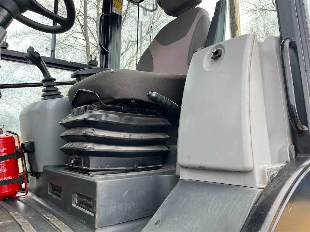 Chargeuse sur pneus CATERPILLAR 910K
