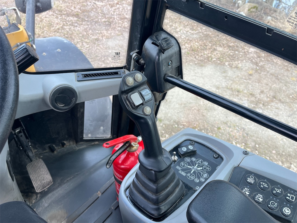Chargeuse sur pneus CATERPILLAR 910K
