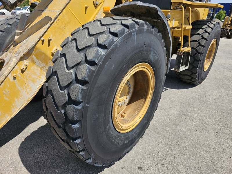 Chargeuse sur pneus CATERPILLAR 930G
