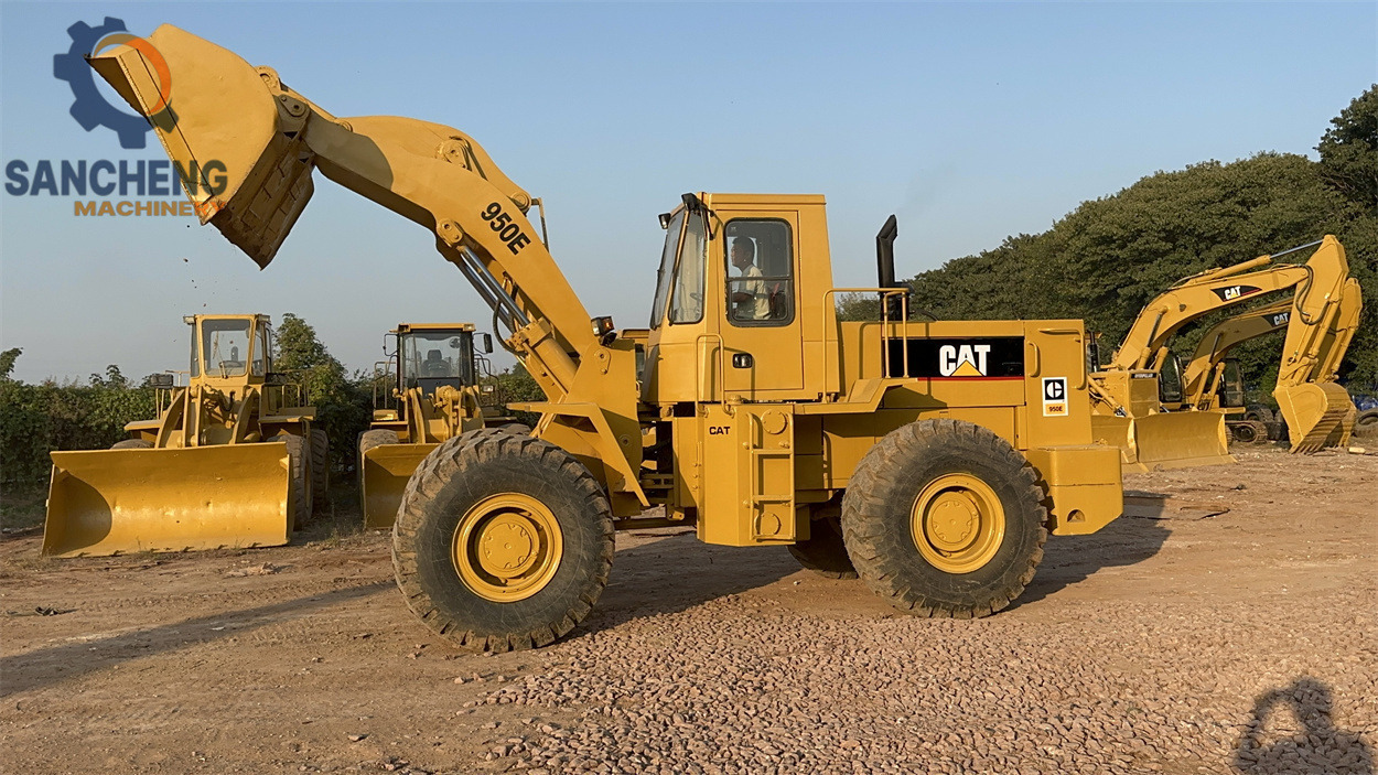 Chargeuse sur pneus CATERPILLAR 950E