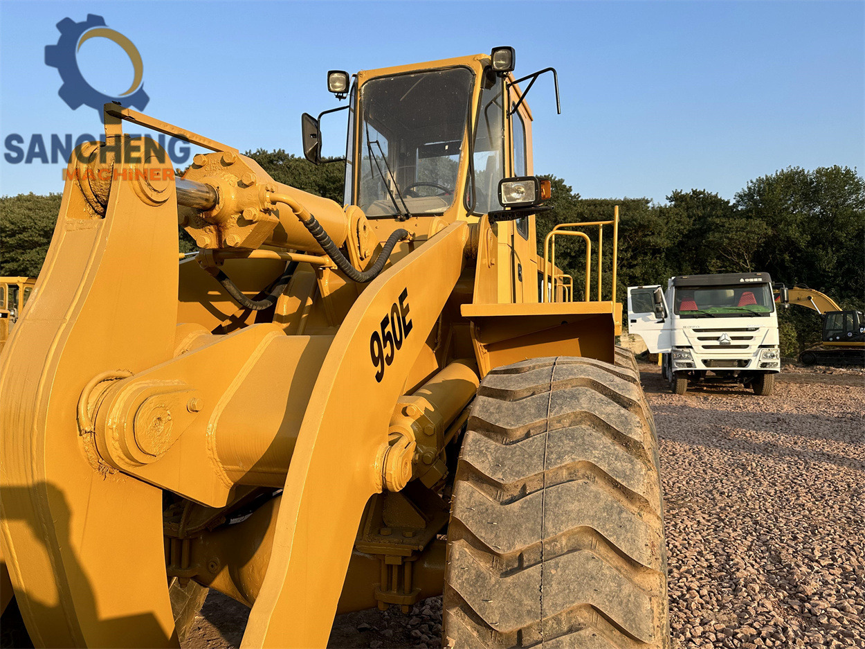 Chargeuse sur pneus CATERPILLAR 950E