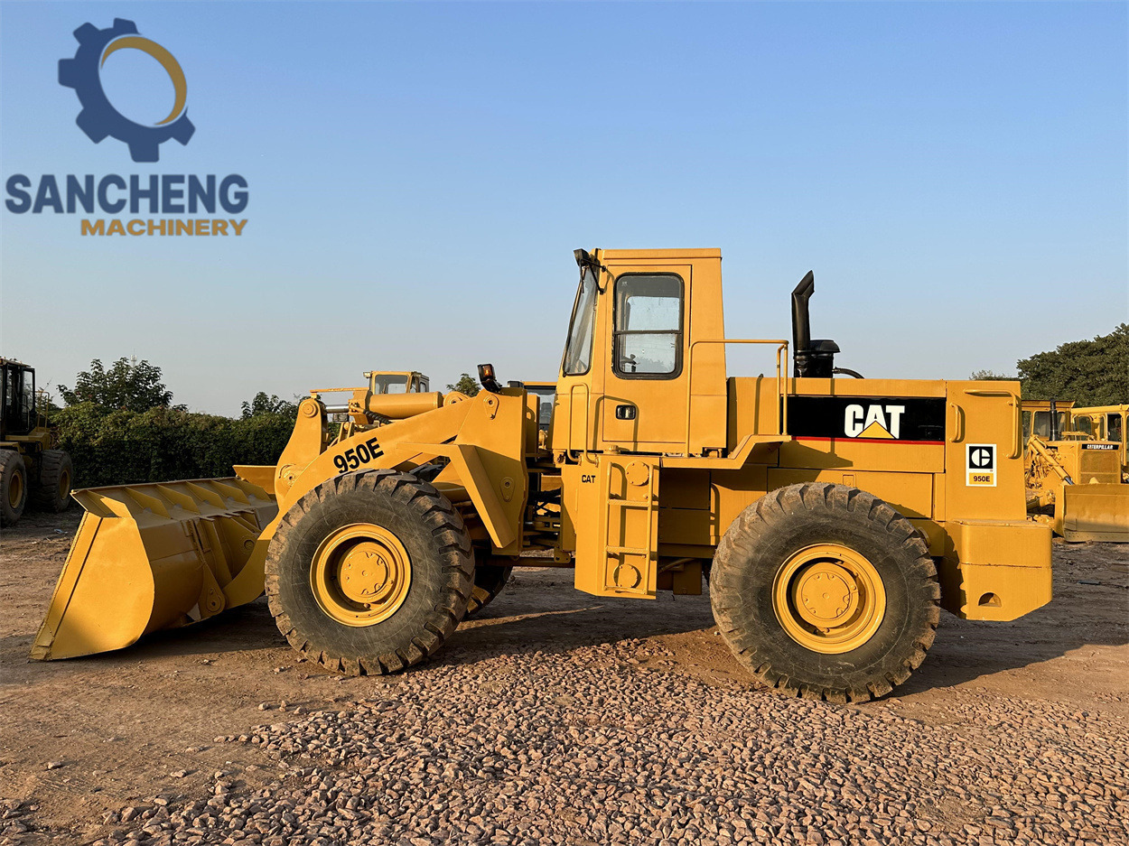 Chargeuse sur pneus CATERPILLAR 950E