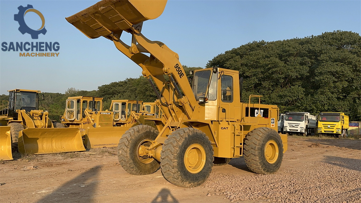 Chargeuse sur pneus CATERPILLAR 950E