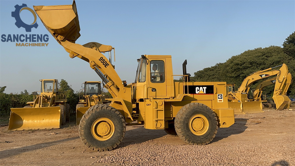 Chargeuse sur pneus CATERPILLAR 950E