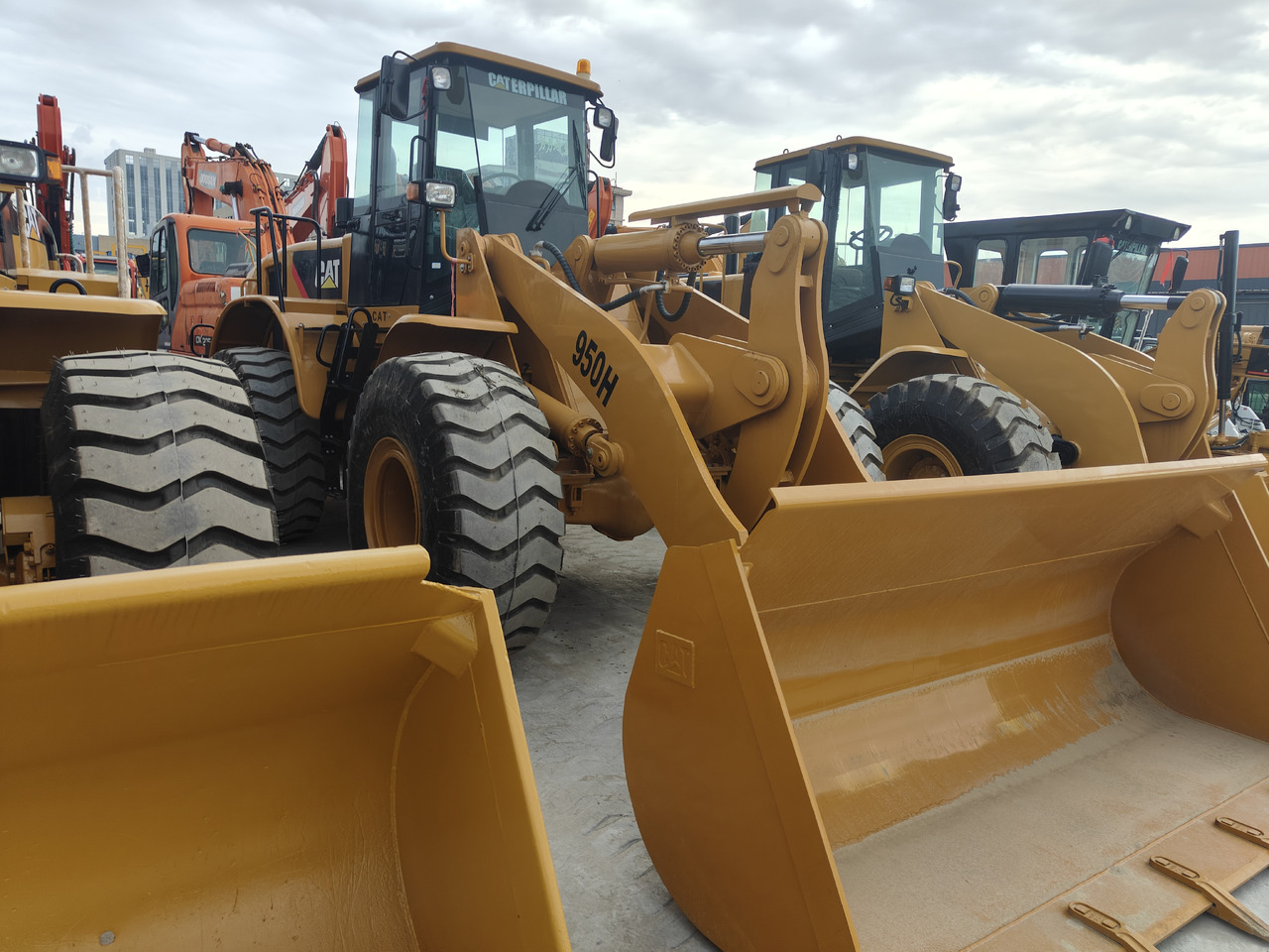 Chargeuse sur pneus CATERPILLAR 950H