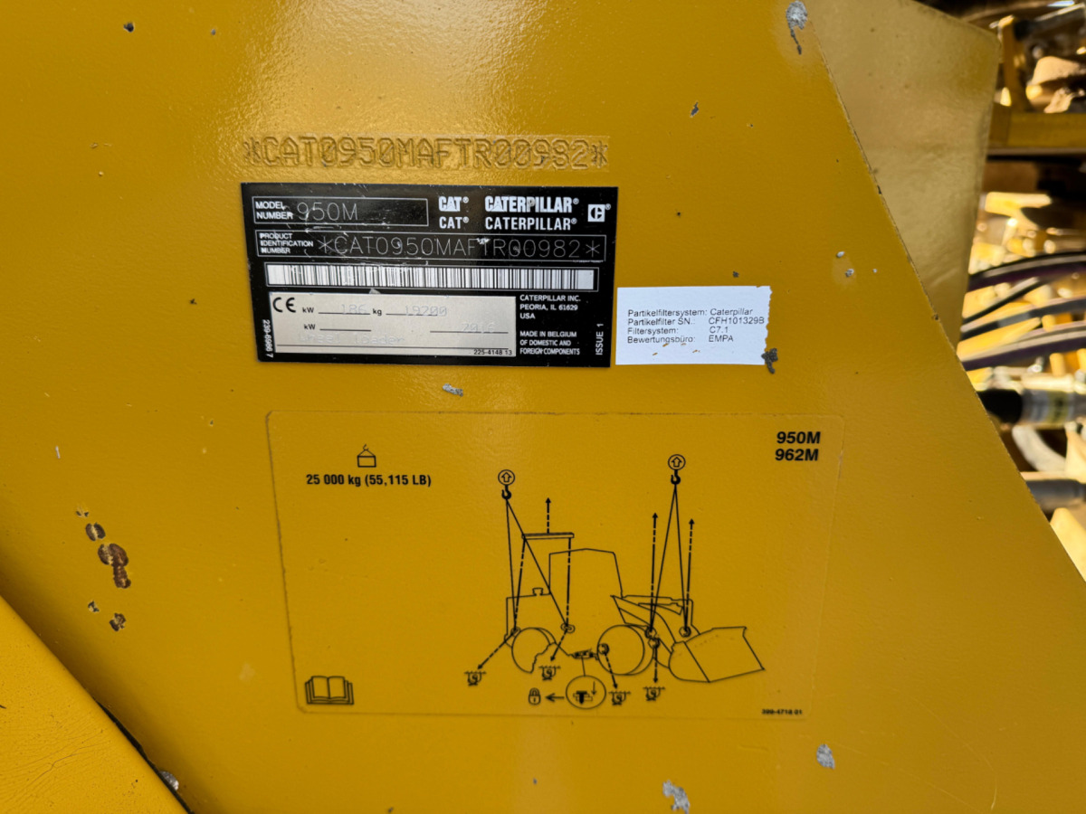 Chargeuse sur pneus CATERPILLAR 950M