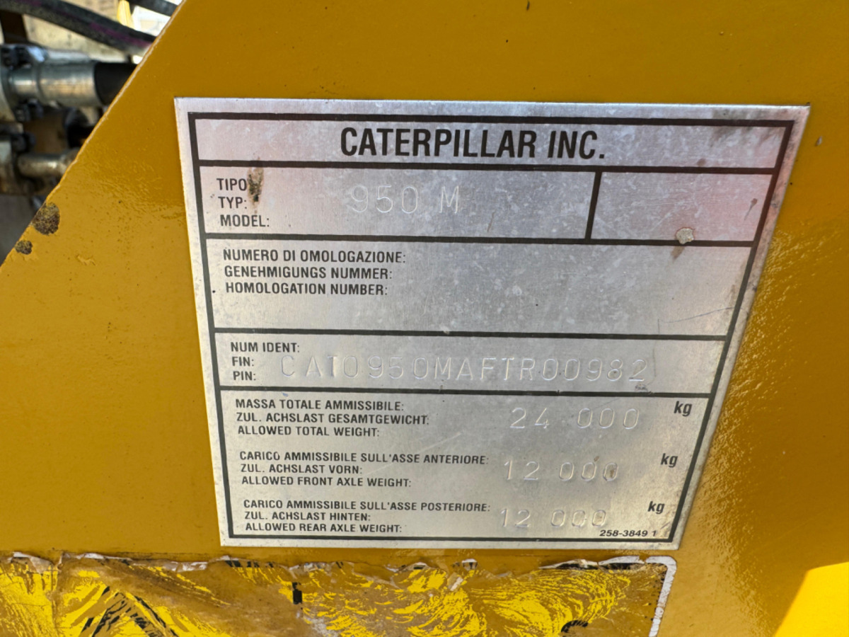Chargeuse sur pneus CATERPILLAR 950M