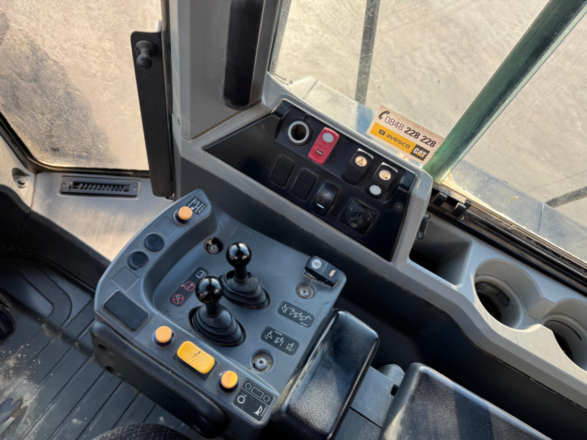 Chargeuse sur pneus CATERPILLAR 950M