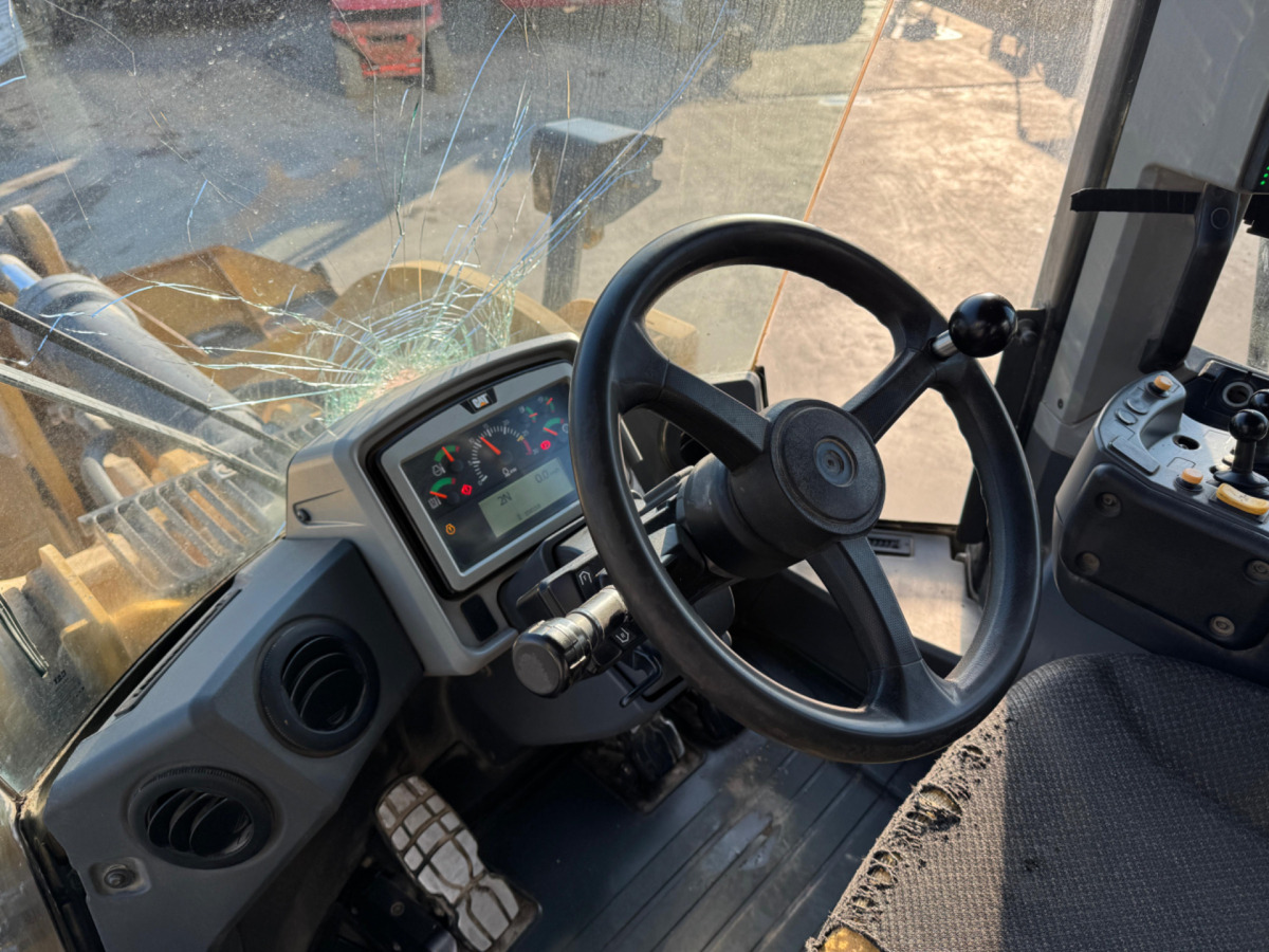 Chargeuse sur pneus CATERPILLAR 950M