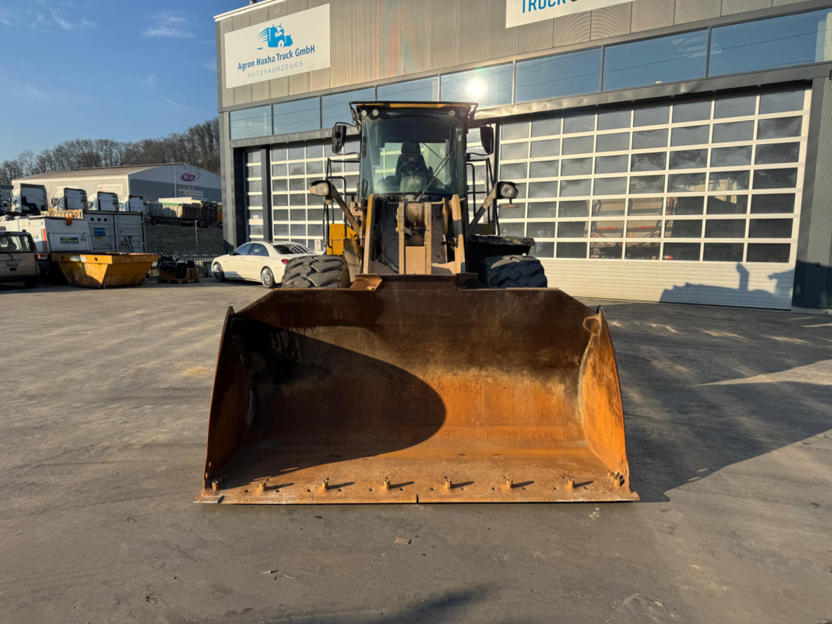 Chargeuse sur pneus CATERPILLAR 950M