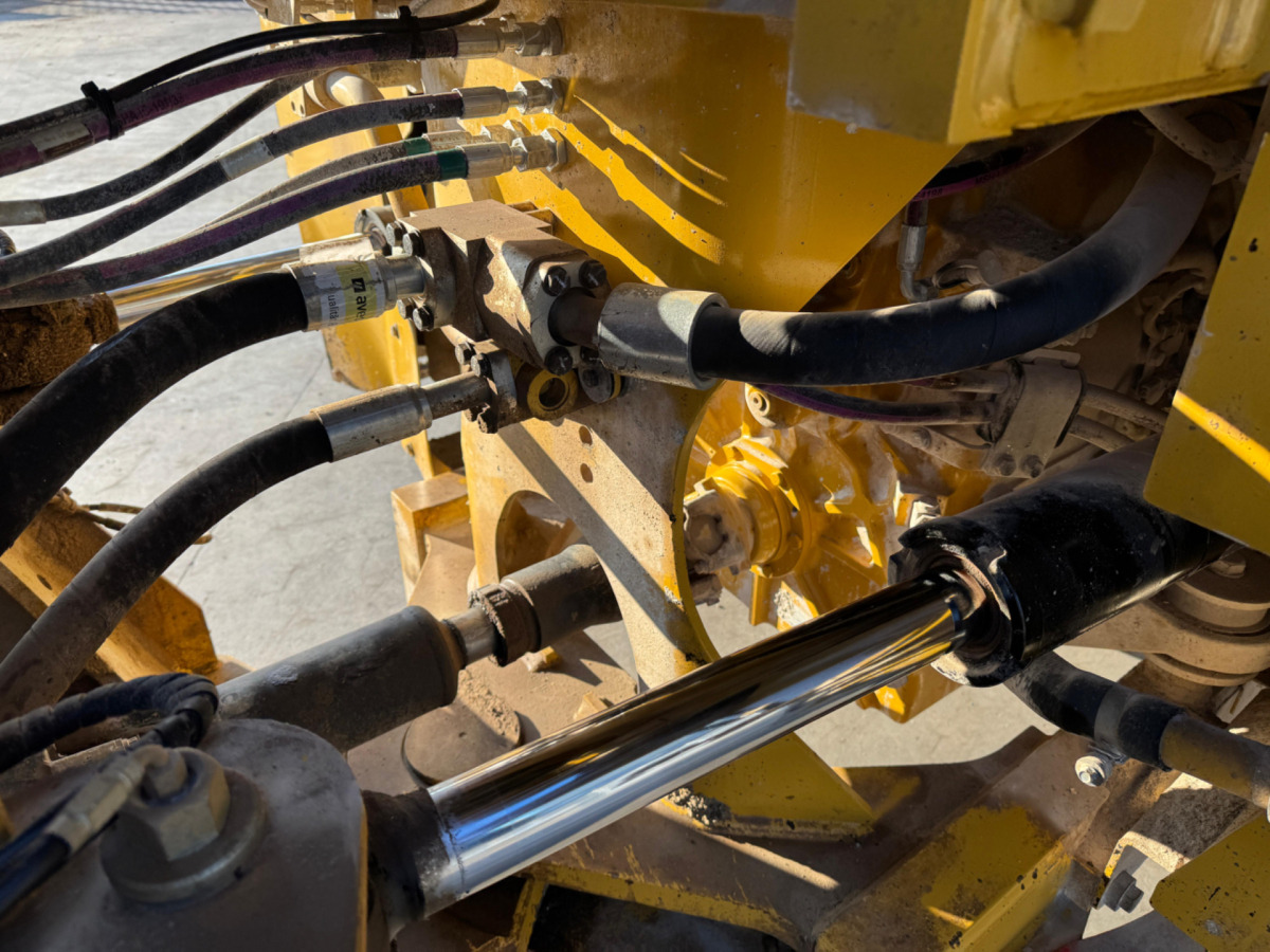 Chargeuse sur pneus CATERPILLAR 950M