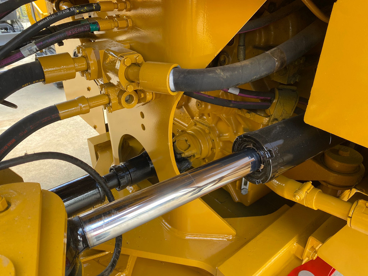 Chargeuse sur pneus CATERPILLAR 950 M