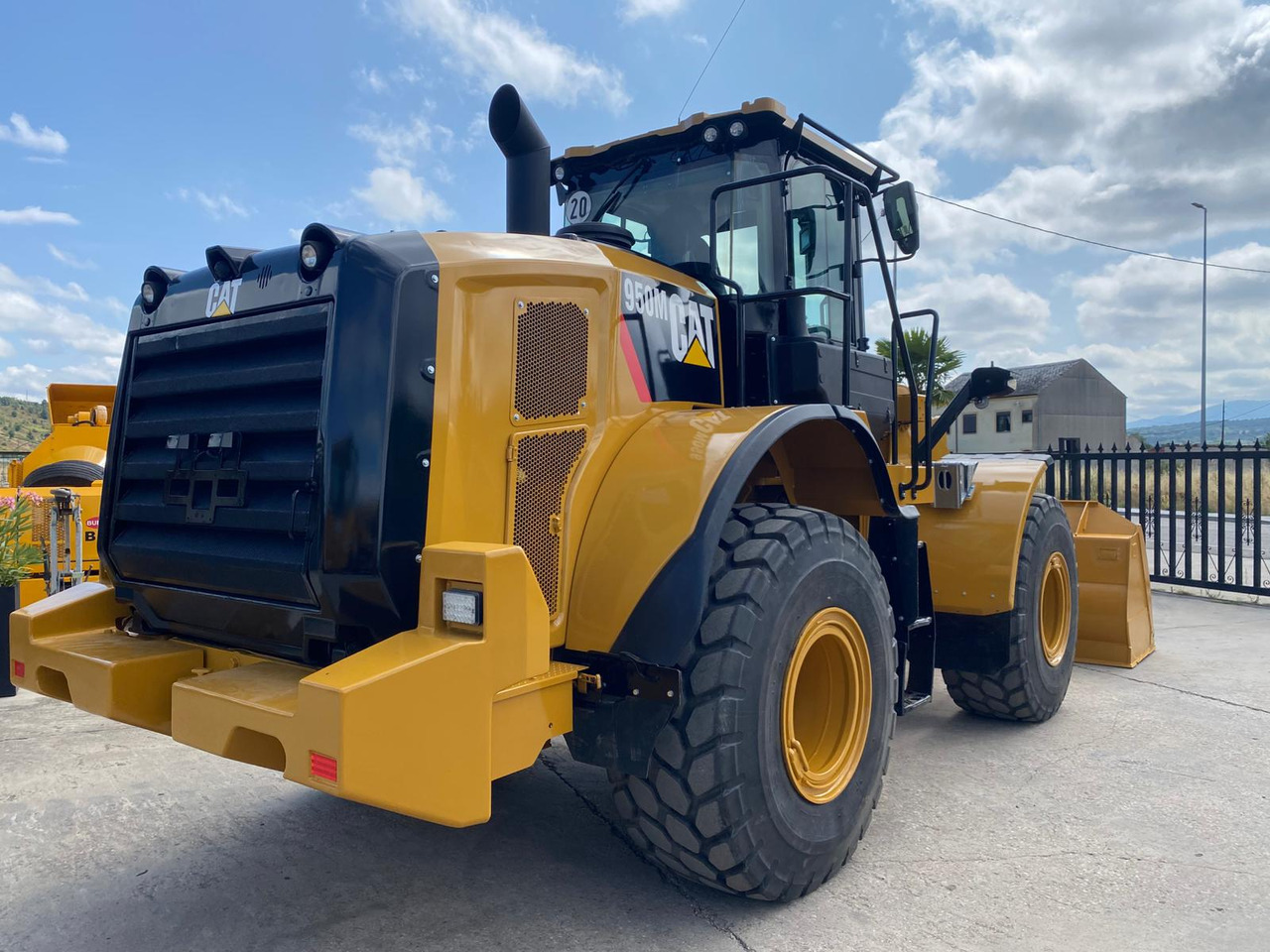 Chargeuse sur pneus CATERPILLAR 950 M