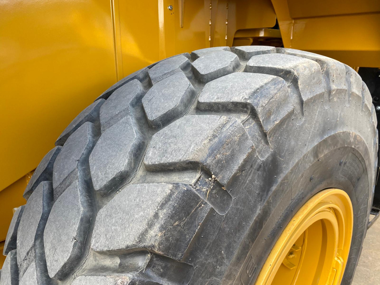 Chargeuse sur pneus CATERPILLAR 950 M