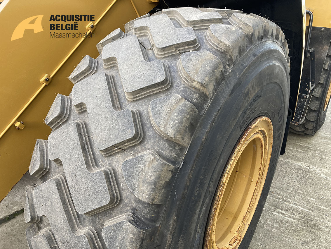 Chargeuse sur pneus CATERPILLAR 962M