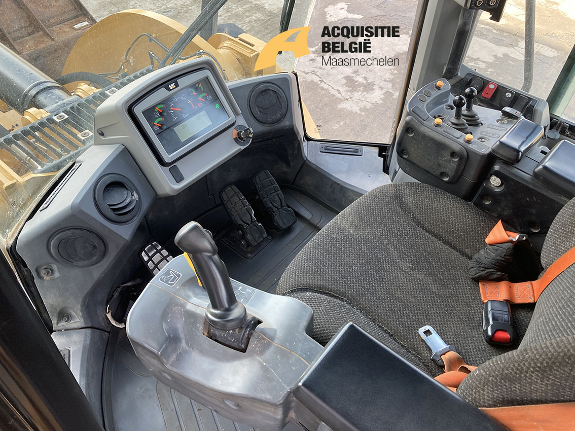 Chargeuse sur pneus CATERPILLAR 962M