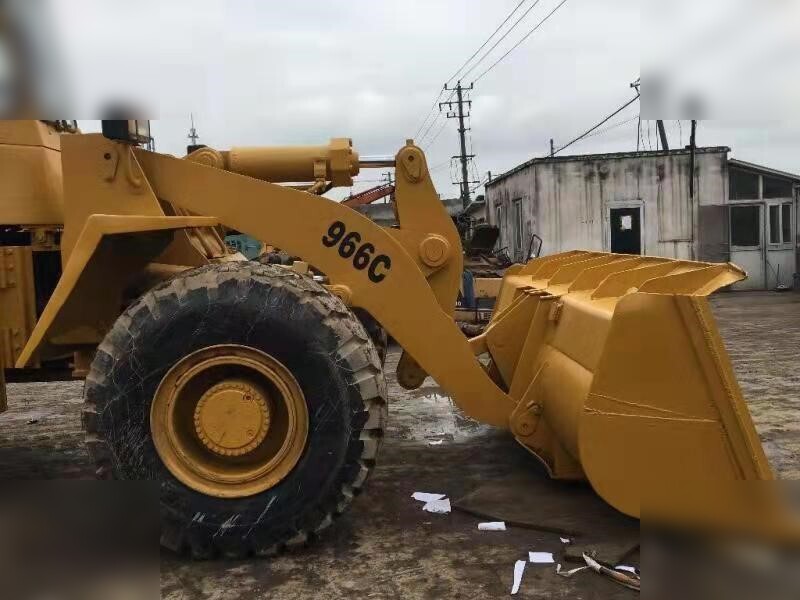 Chargeuse sur pneus CATERPILLAR 966C