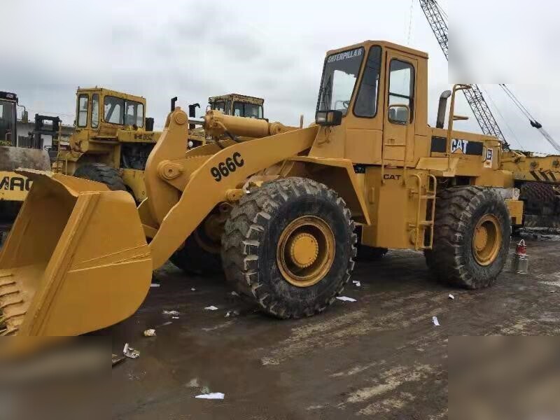Chargeuse sur pneus CATERPILLAR 966C