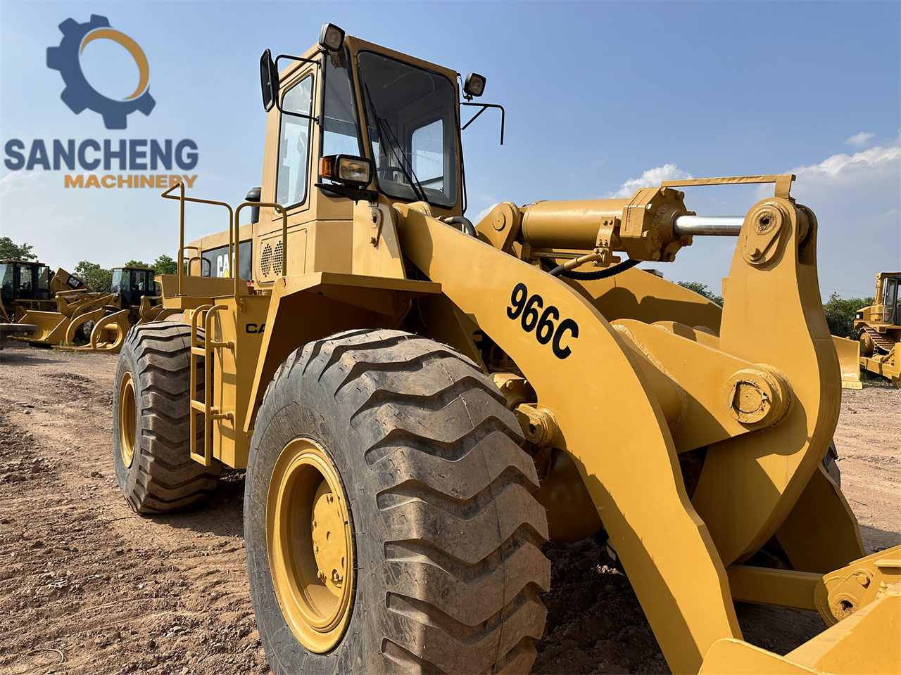 Chargeuse sur pneus CATERPILLAR 966C