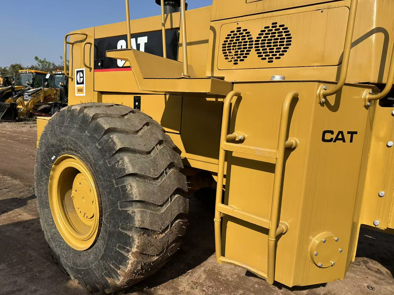 Chargeuse sur pneus CATERPILLAR 966D