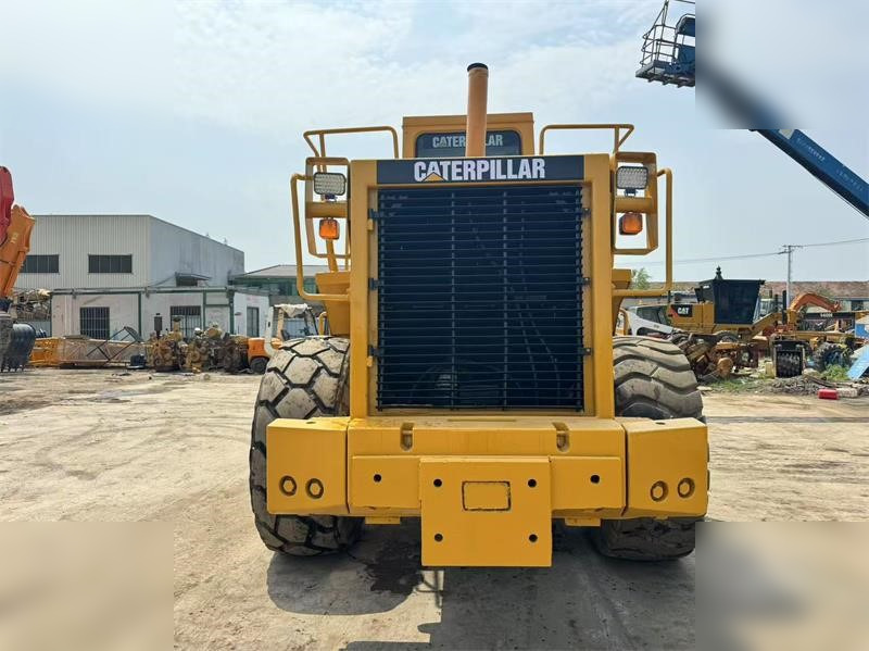Chargeuse sur pneus CATERPILLAR 966E