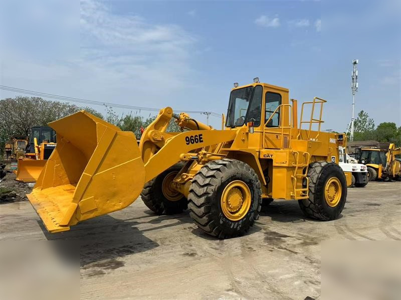 Chargeuse sur pneus CATERPILLAR 966E