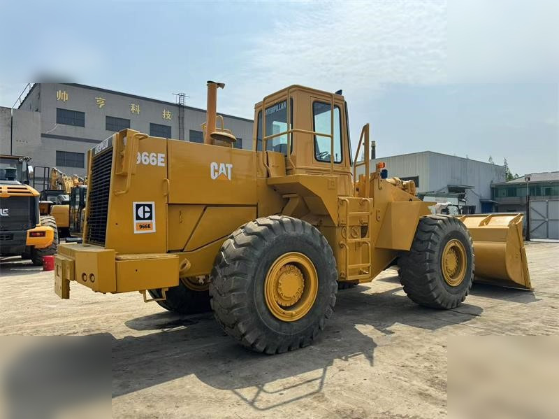 Chargeuse sur pneus CATERPILLAR 966E