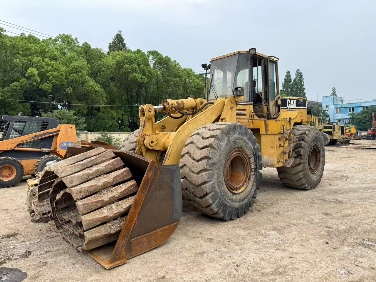 Chargeuse sur pneus CATERPILLAR 966F