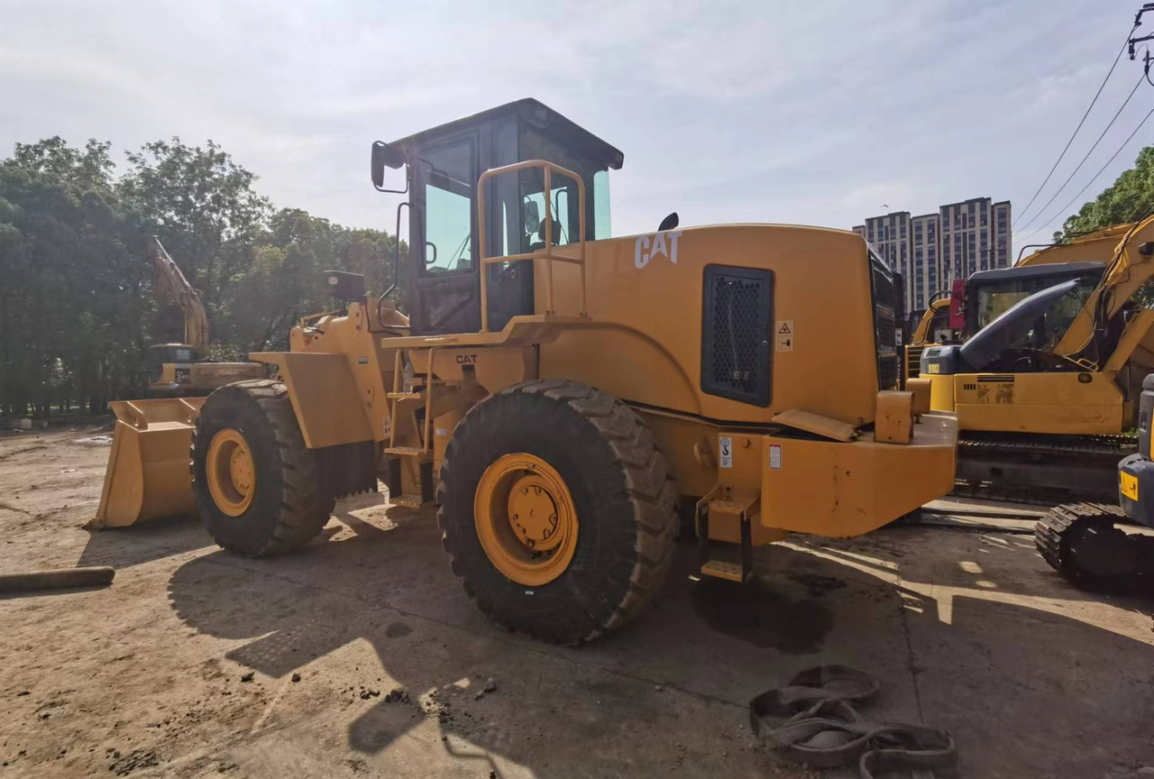 Chargeuse sur pneus CATERPILLAR 966F